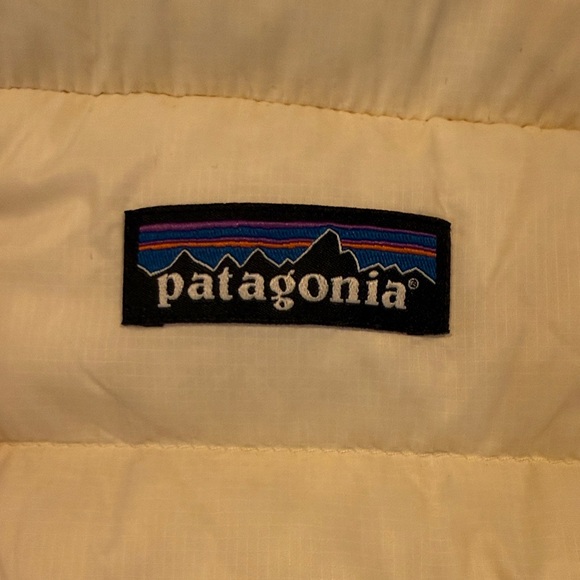 Patagonia Women's Cream Puffer Vest - size XL - Picture 3 of 6